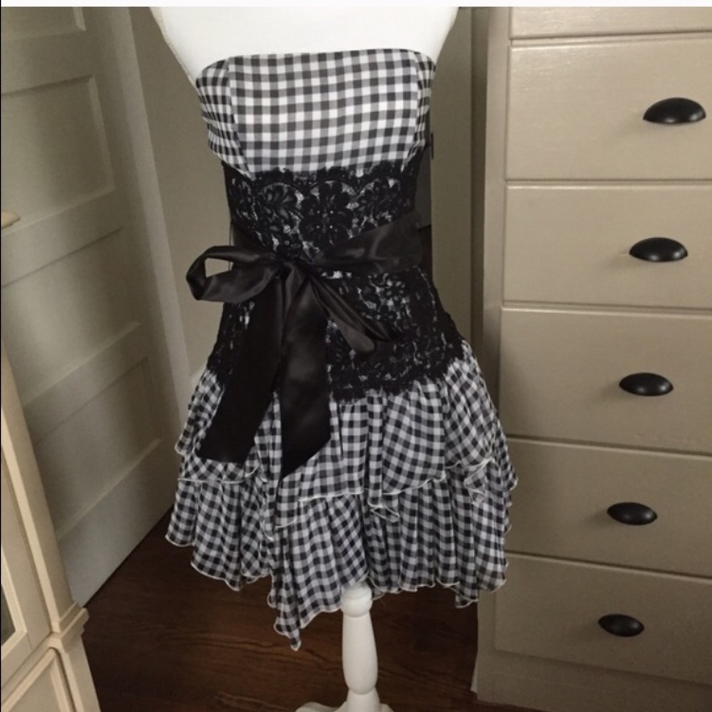 COPY - Jessica McClintock black and white sz 8 ru…